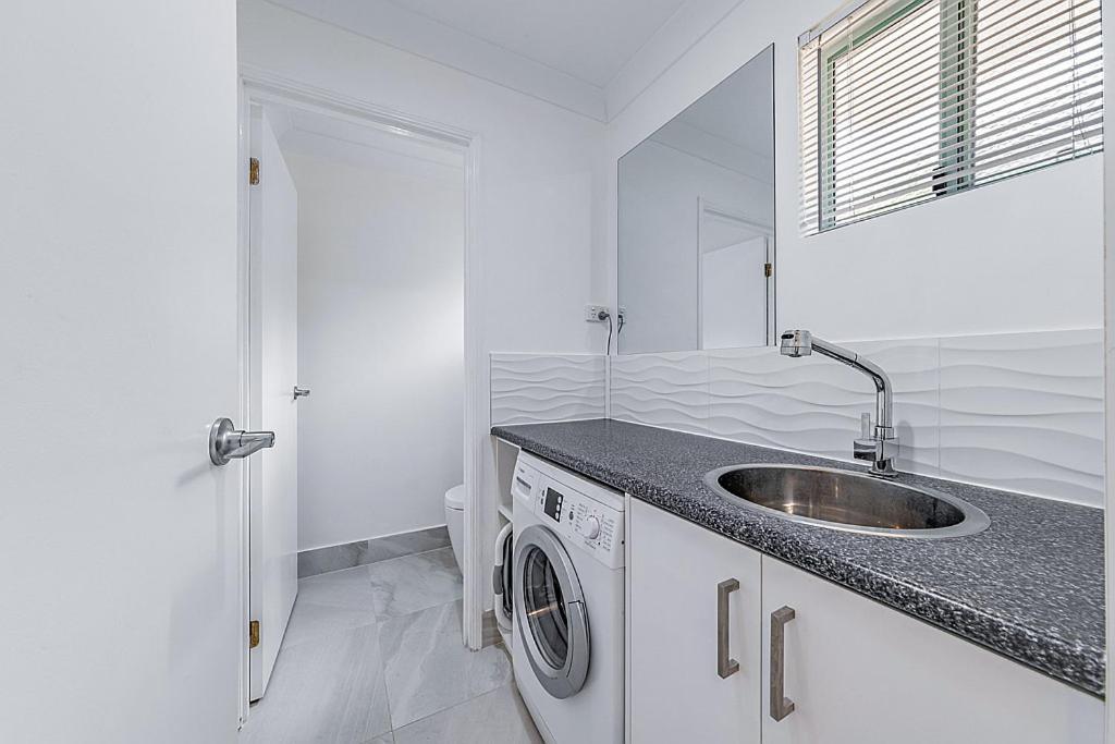 Sunset Waters Apartments Хамилтън Айлънд Екстериор снимка