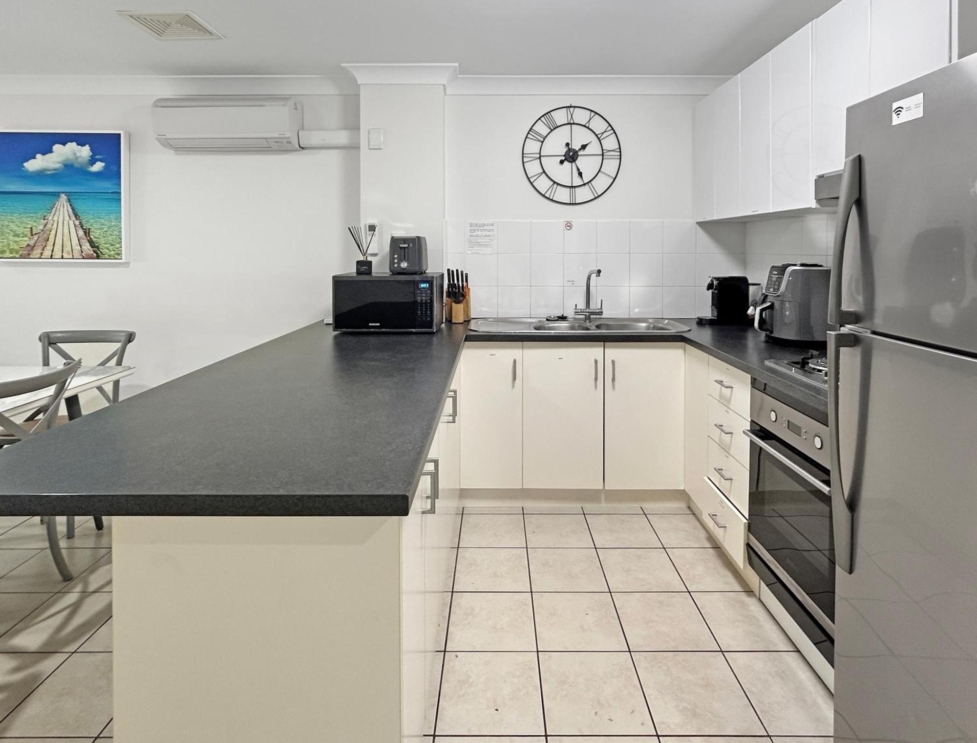 Sunset Waters Apartments Хамилтън Айлънд Екстериор снимка