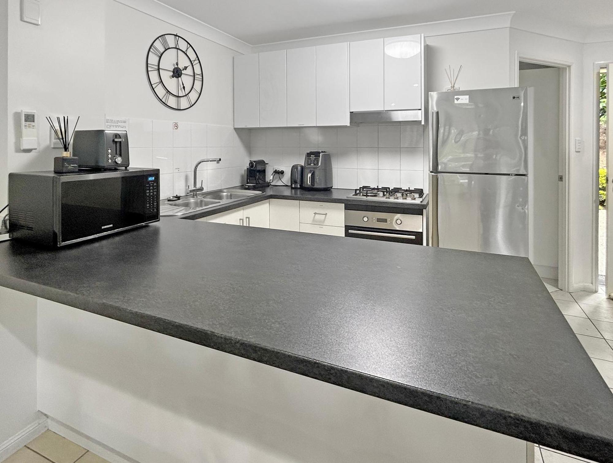 Sunset Waters Apartments Хамилтън Айлънд Екстериор снимка